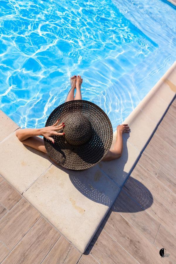Hotel Les Lodges D'Eauze Bagian luar foto