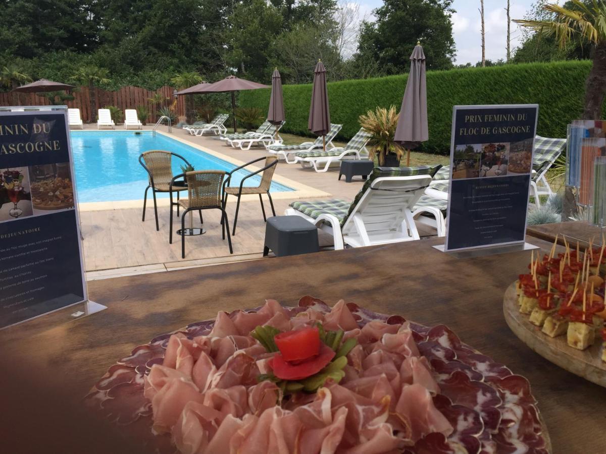 Hotel Les Lodges D'Eauze Bagian luar foto