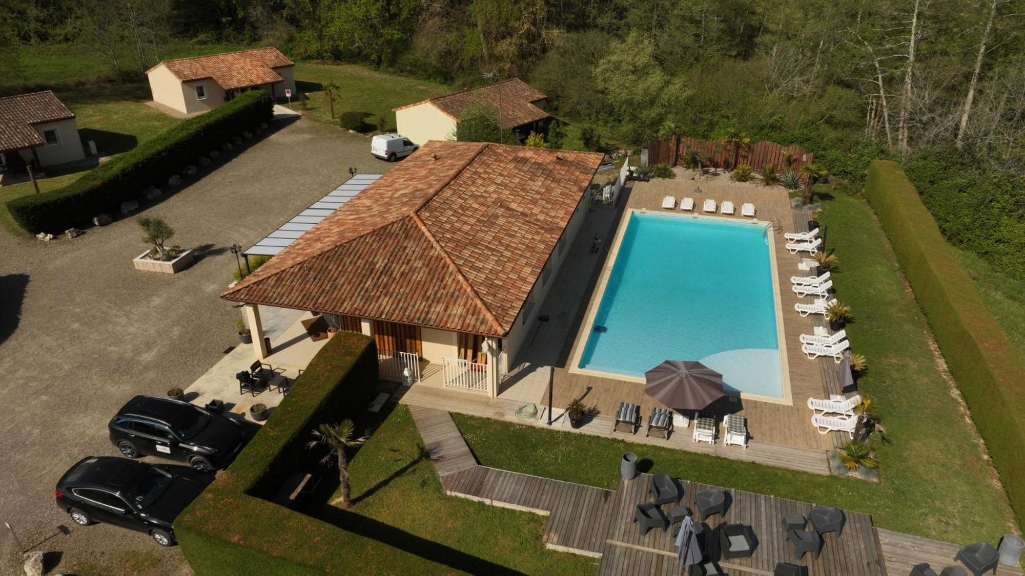 Hotel Les Lodges D'Eauze Bagian luar foto